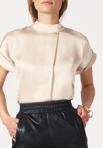 Атласная блузка