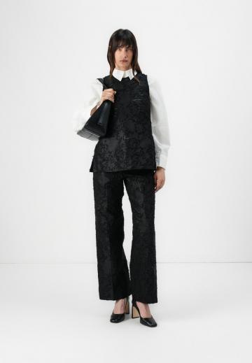 Блузка без рукавов