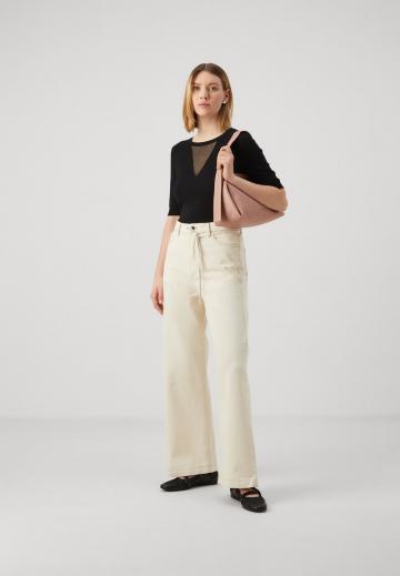 Клешеные джинсы