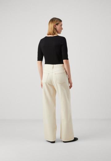 Клешеные джинсы