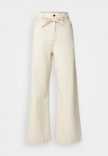 Клешеные джинсы