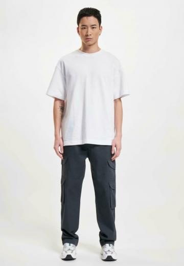 Брюки с накладными карманами