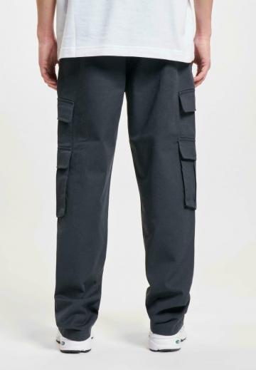Брюки с накладными карманами