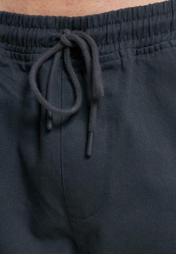 Брюки с накладными карманами