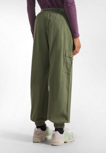 Брюки с накладными карманами