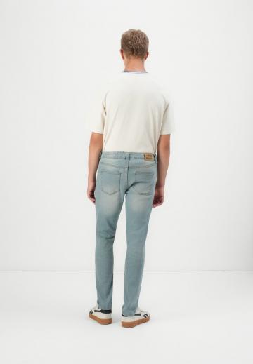 Узкие джинсы