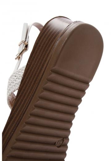 Босоножки на танкетке