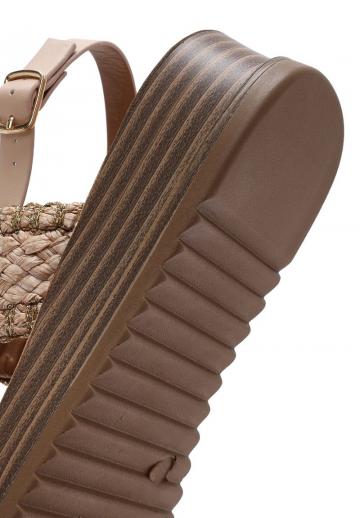 Босоножки на танкетке