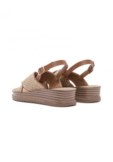 Босоножки на танкетке