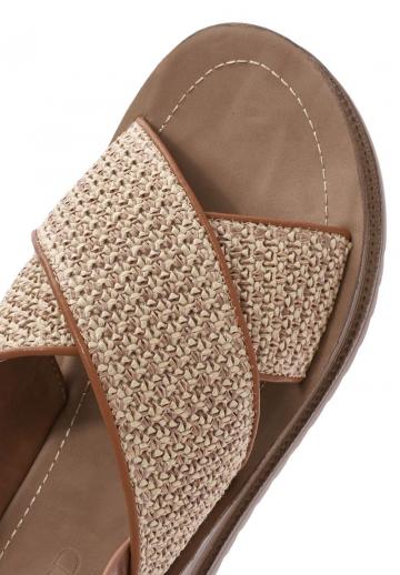 Босоножки на танкетке