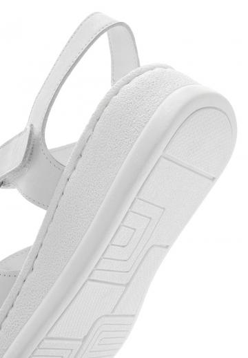 Босоножки на танкетке