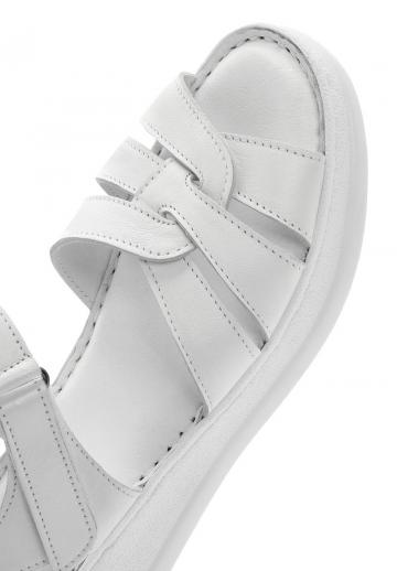 Босоножки на танкетке