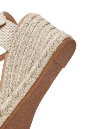 Туфли на танкетке