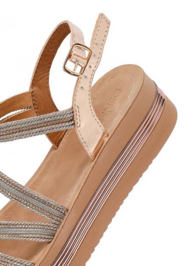 Босоножки на танкетке