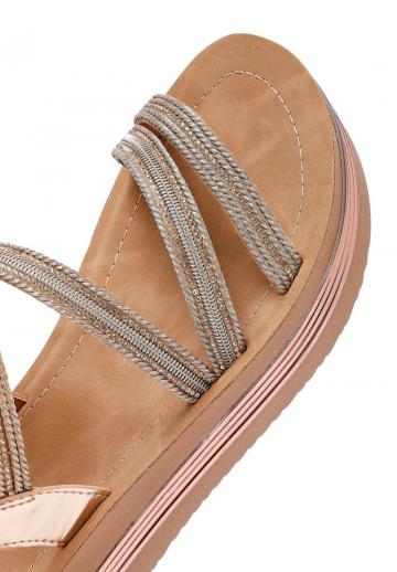 Босоножки на танкетке