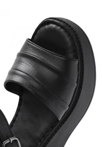 Босоножки на танкетке