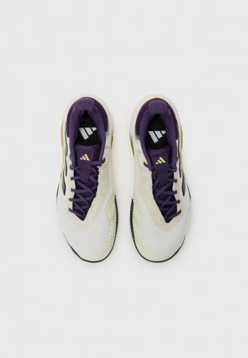 Теннисные кроссовки