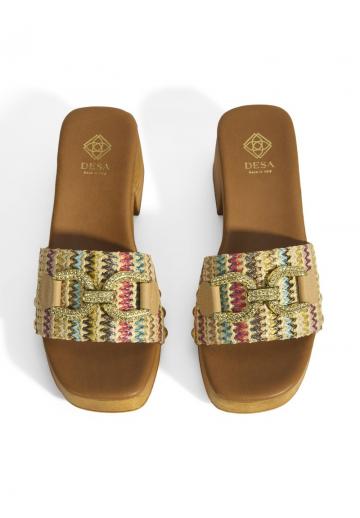 Босоножки на каблуке