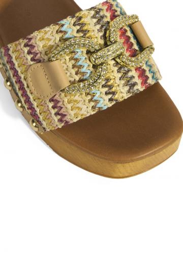 Босоножки на каблуке