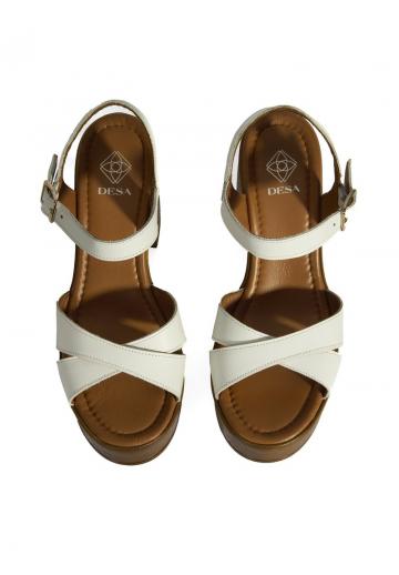 Босоножки на каблуке