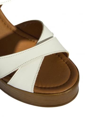 Босоножки на каблуке