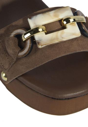 Босоножки на каблуке