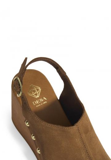 Босоножки на каблуке