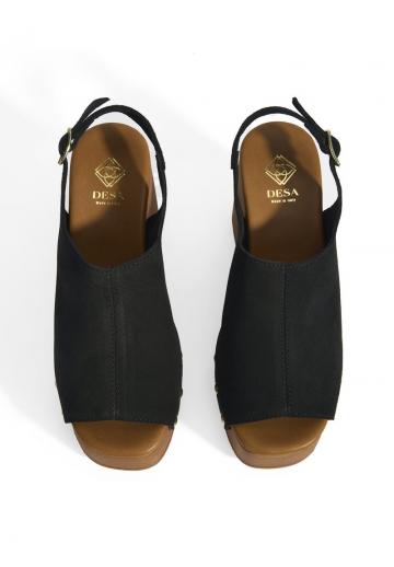 Босоножки на каблуке