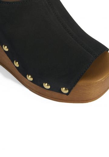 Босоножки на каблуке