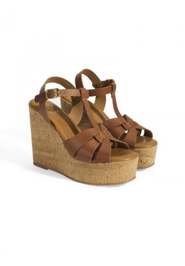 Босоножки на каблуке