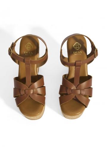 Босоножки на каблуке