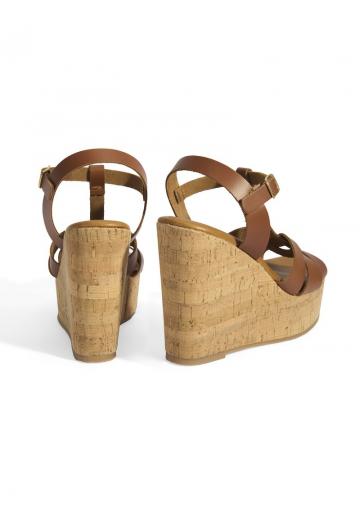 Босоножки на каблуке