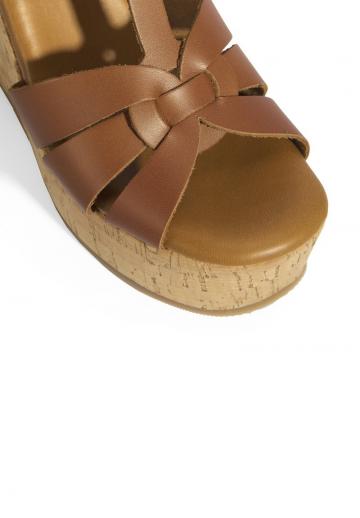 Босоножки на каблуке