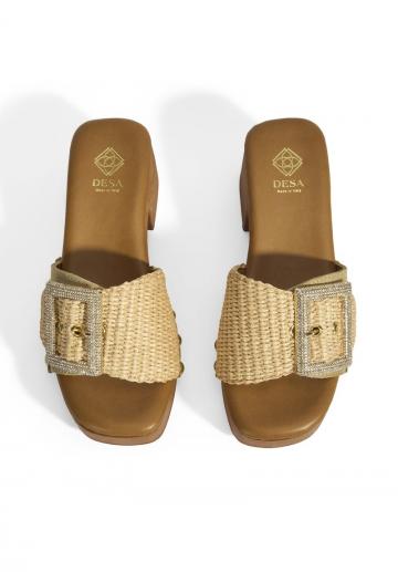 Босоножки на каблуке