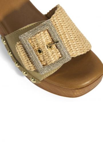 Босоножки на каблуке