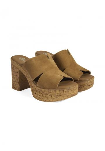 Босоножки на каблуке