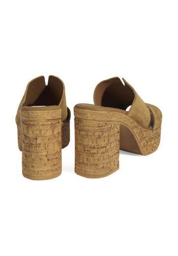 Босоножки на каблуке