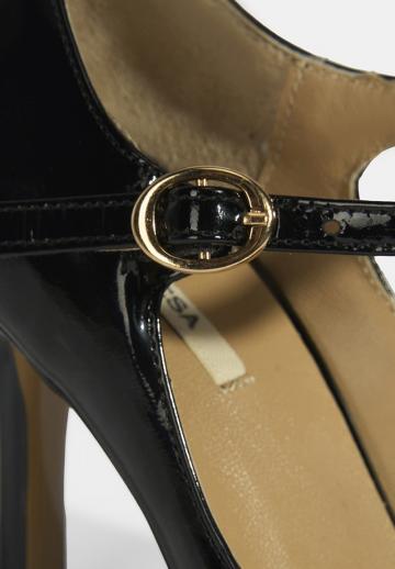 Туфли с ремешком