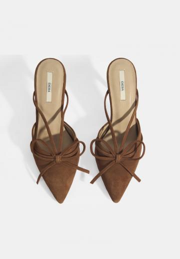 Босоножки на каблуке