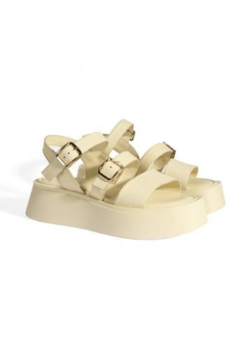 Босоножки на танкетке