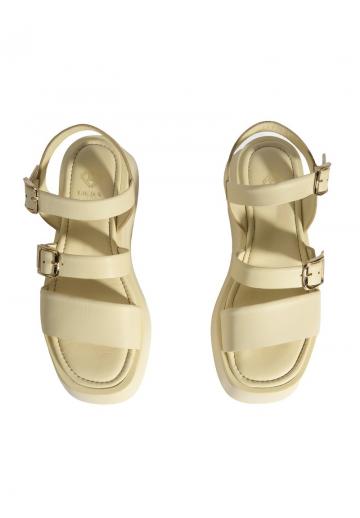 Босоножки на танкетке