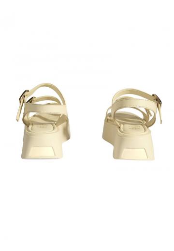 Босоножки на танкетке