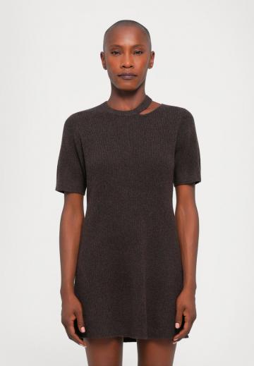 Вязаное платье