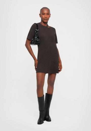 Вязаное платье