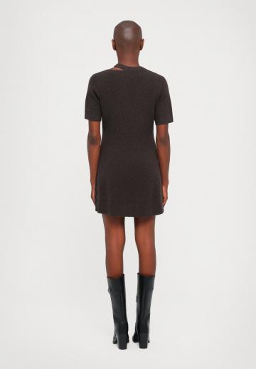 Вязаное платье