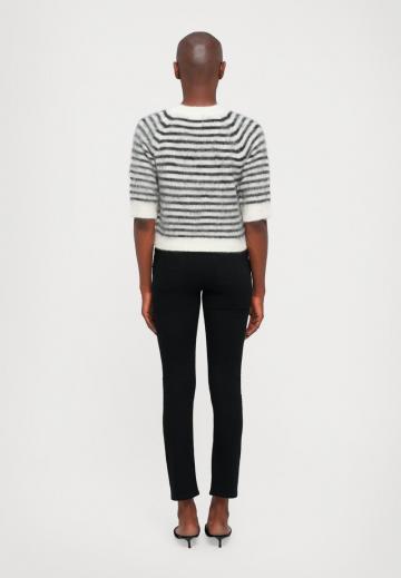 Пуловер с коротким рукавом