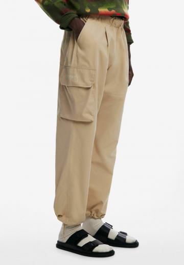 Брюки с накладными карманами