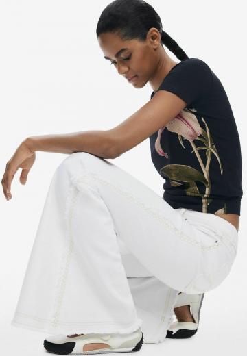 Клешеные джинсы