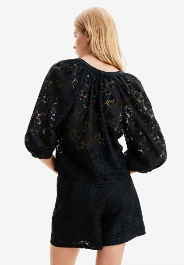 Кружевная блузка