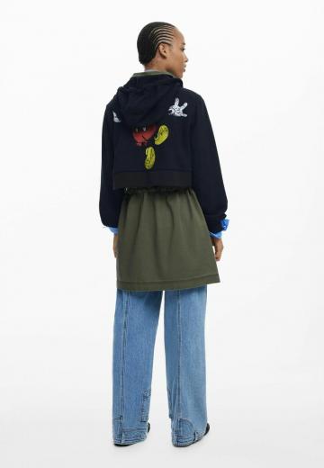 Куртка с накладнымит карманами